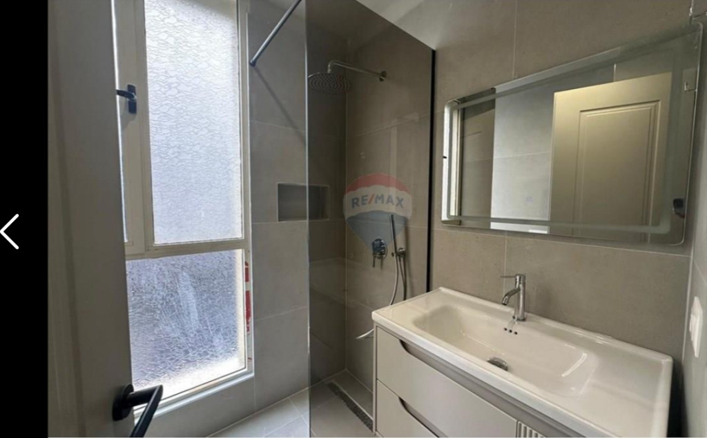 3 studio garsoniere per shitje tek Stacioni i Trenit