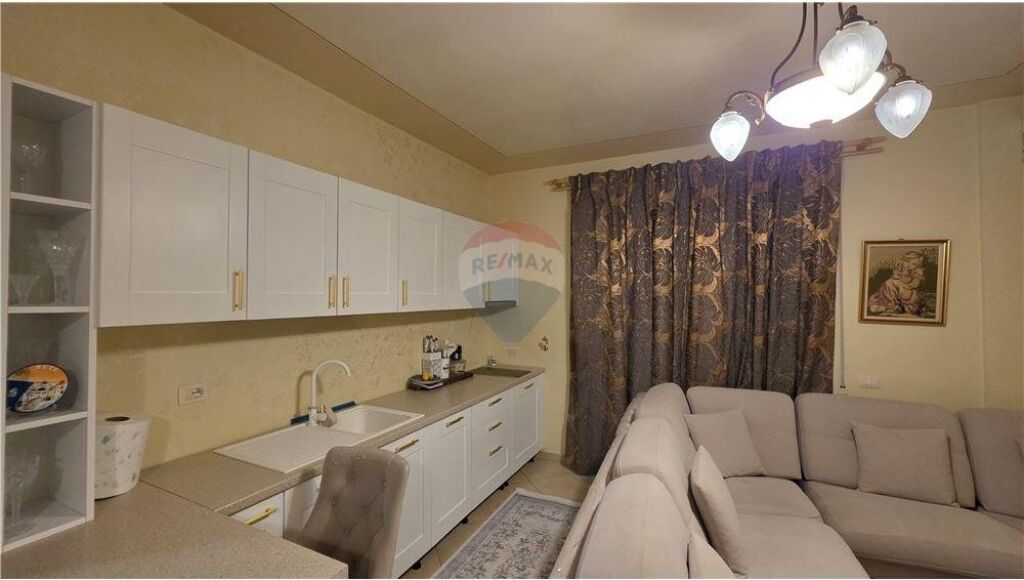 Apartament 2+1+2 ne shitje , pas Hotel Martini