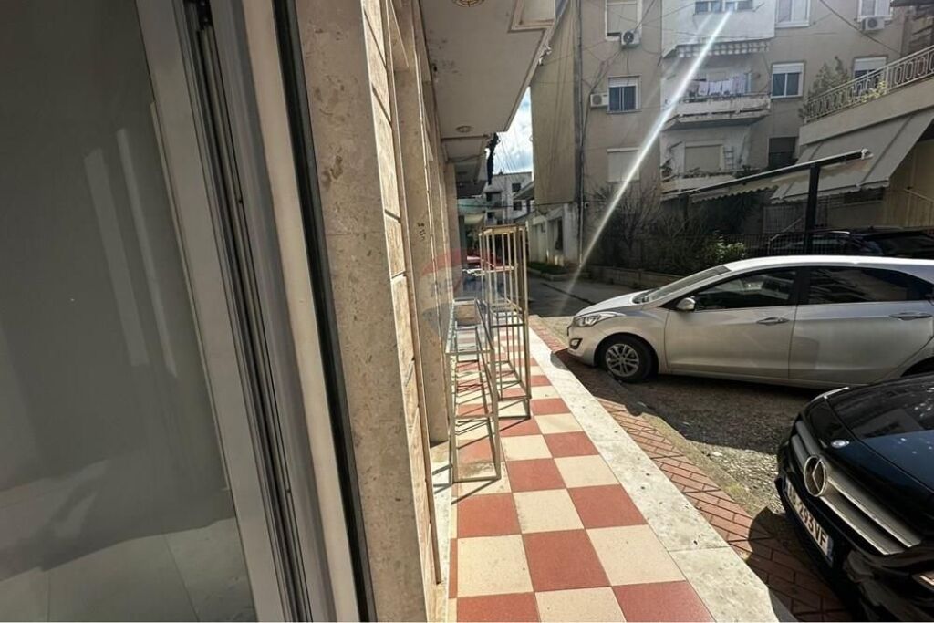 🏢 Dyqan për Shitje – Kali i Trojës, Vlorë