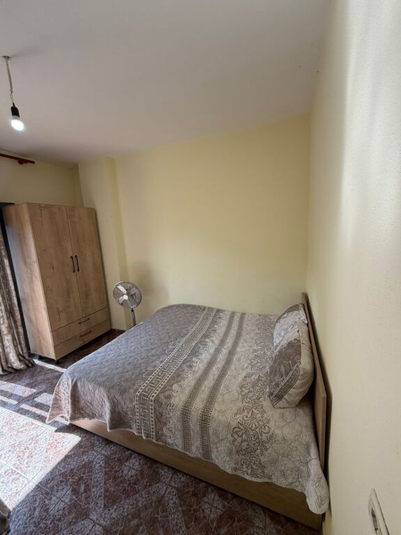 Shiten 2 super apartamente dhe 2 garzoniere ne zonen e golemit