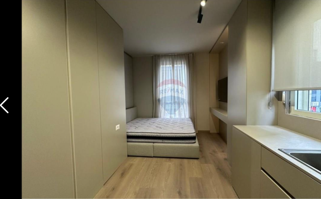 3 studio garsoniere per shitje tek Stacioni i Trenit