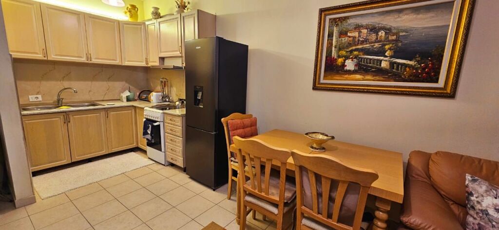 For rent 1+1 PARIS COMMUNE 550 thousand leke