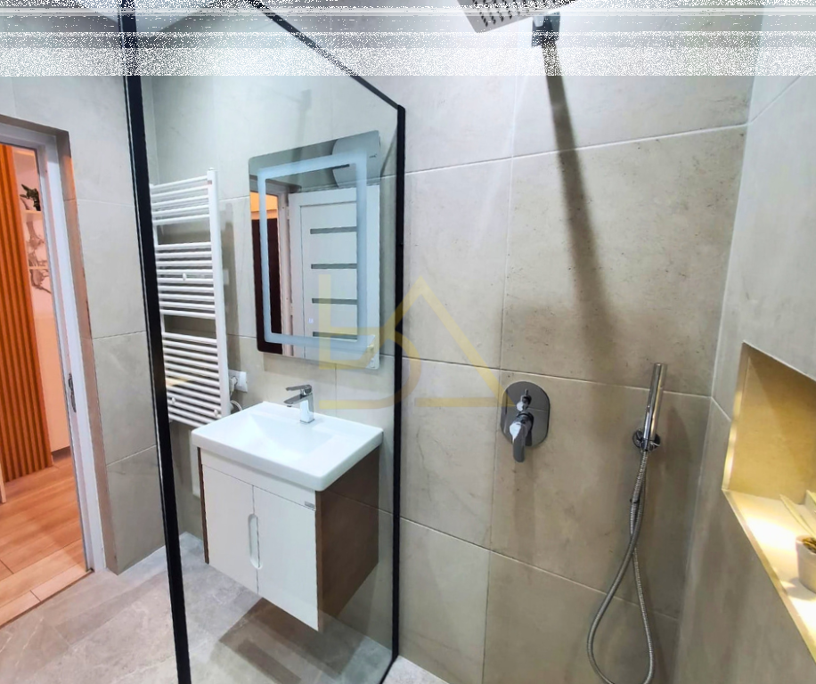 Shitet Apartament – Durrës, Plazh, Rrota e Kuqe