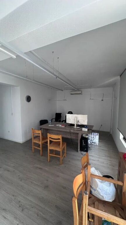 Qera | Ambjent Biznesi | Vasil Shanto | 1200 €/muaj