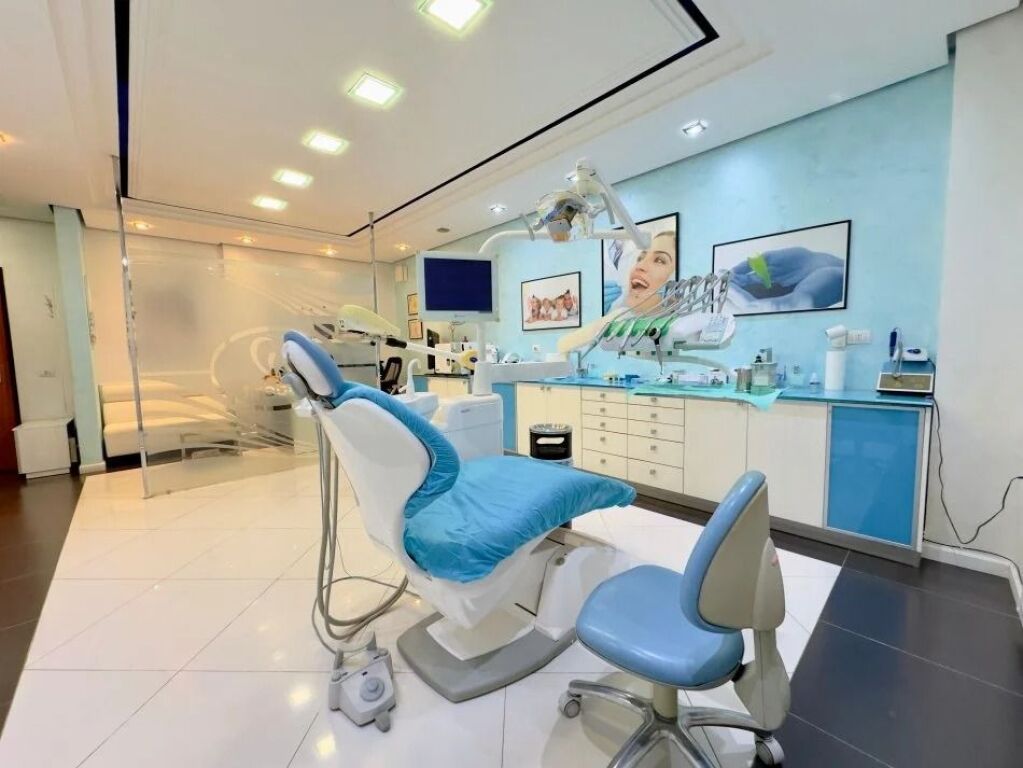 Qera | Ambjent Biznesi | Ali Demi | 800 €/muaj