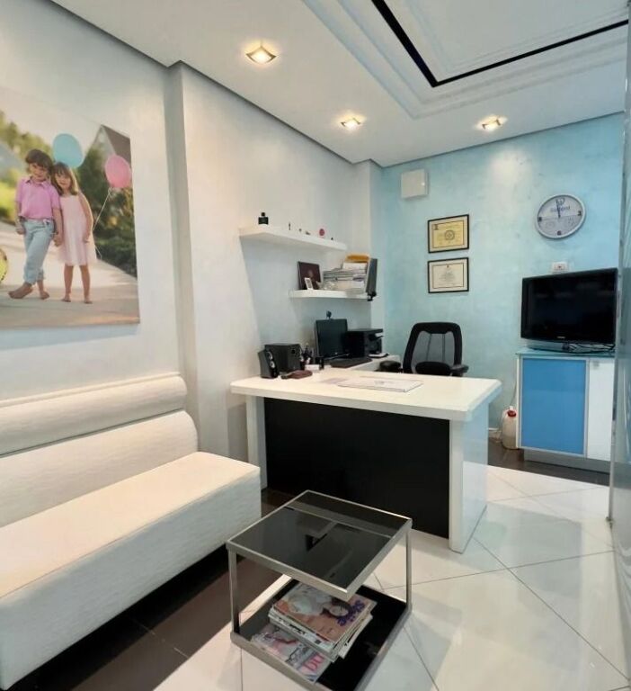 Qera | Ambjent Biznesi | Ali Demi | 800 €/muaj