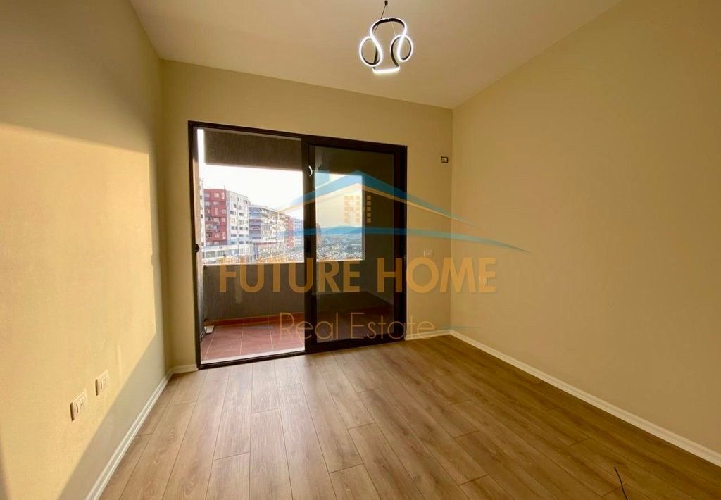 📍 Unaza e Re, Bulevardi Migjeni – Shitet 2+1 me Hipotekë & Fasadë të Ventiluar! 🏠