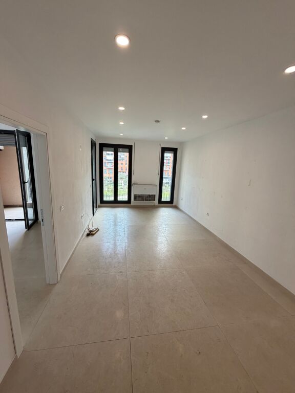 Ambjent Zyre Per Qira Komoleksi Zirkon ( Pranë Qsut)