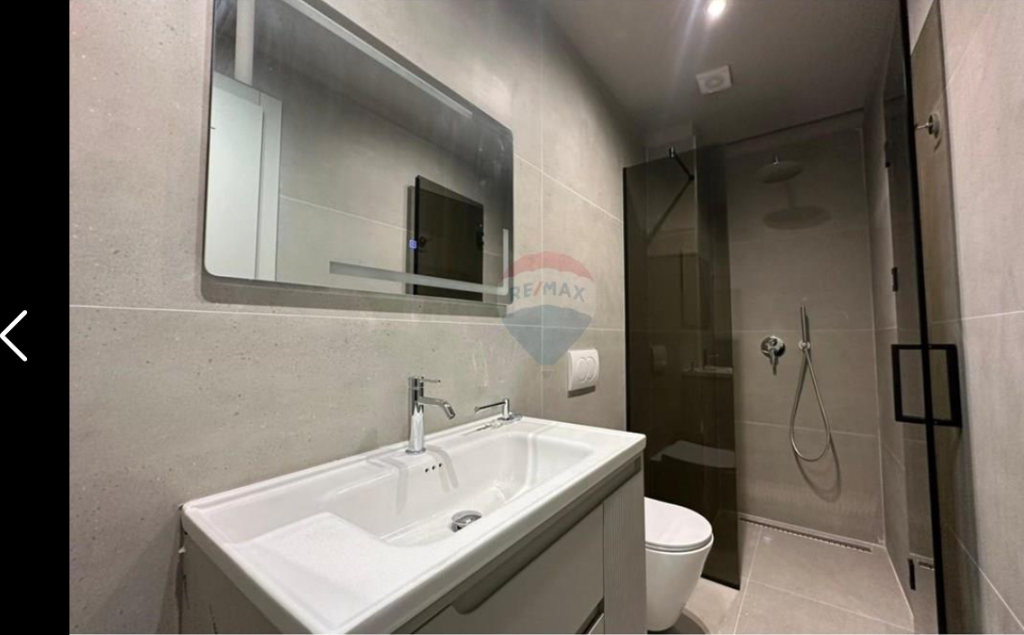 3 studio garsoniere per shitje tek Stacioni i Trenit