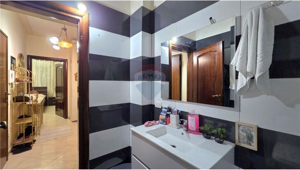 Apartament 2+1+2 ne shitje , pas Hotel Martini