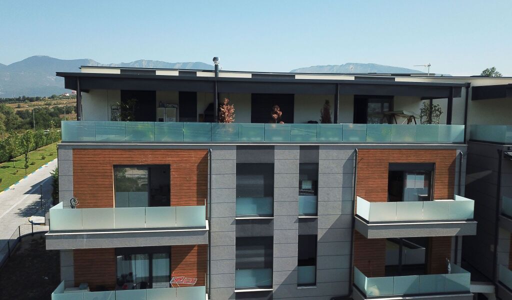 Jepet me qira apartament 1+1 me post parkimi tek Rezidenca Sofia, pranë TEG.