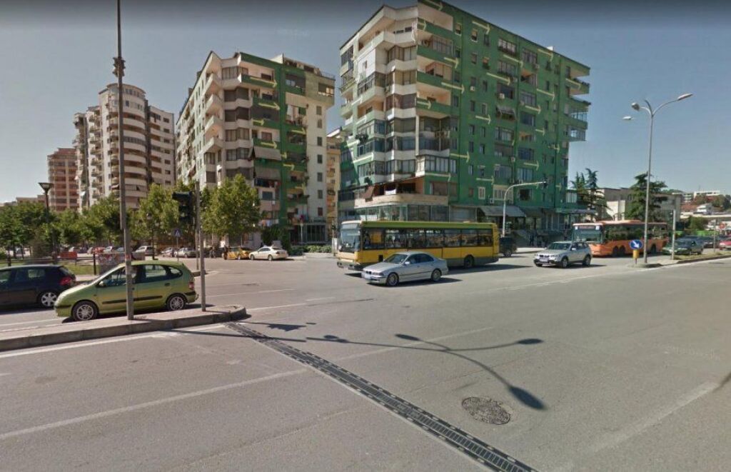 Affitto, Appartamento 1+1, Palazzo con Freccia