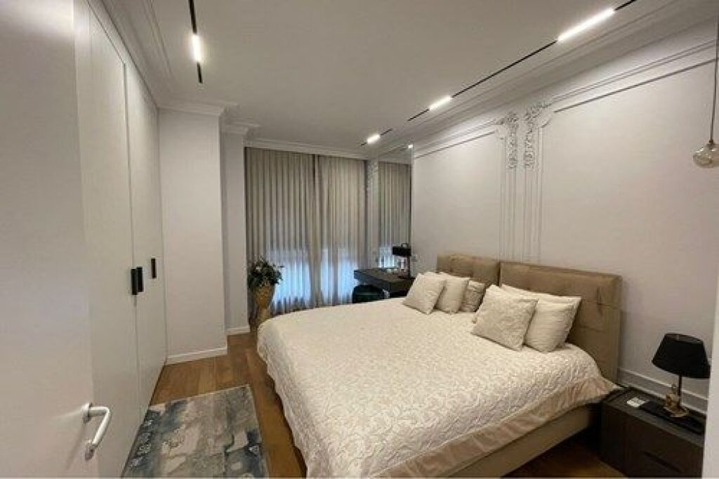 Apartament 2+1+2 me qira në qendër të Tiranës