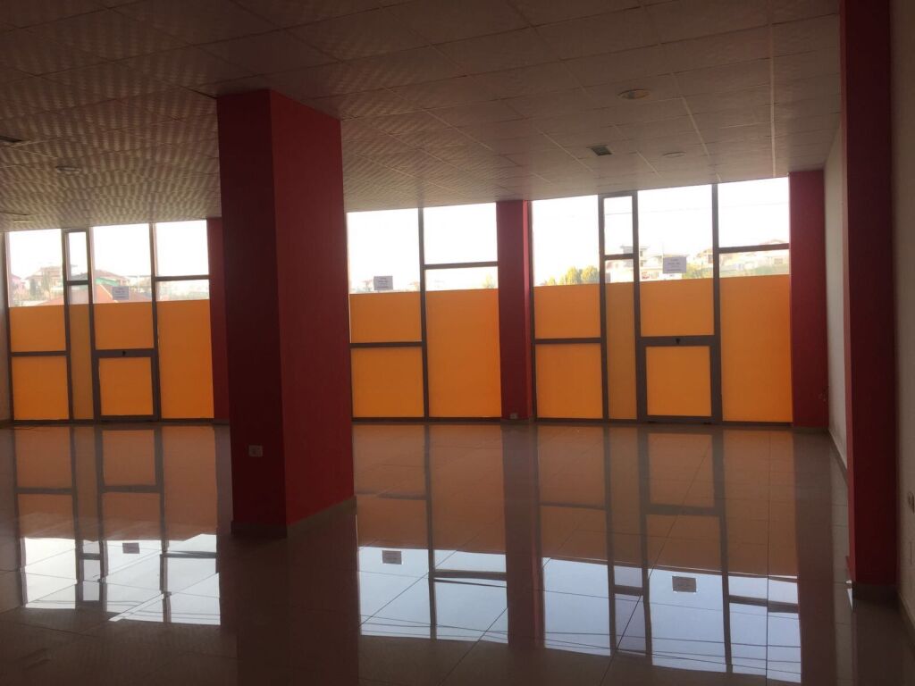 ZYRE ME QERA 250 M2 BULEVARDI I RI 70.000 LEKE