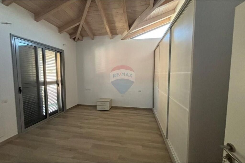 🏡 3-Storey Villa for Sale – Llakatund, Vlora