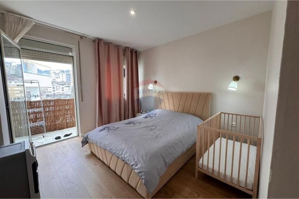 WE SELL A COMFORTABLE APARTMENT DRY LAKE!