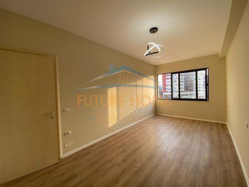 Shitet, Apartament 2+1, Unaza e Re