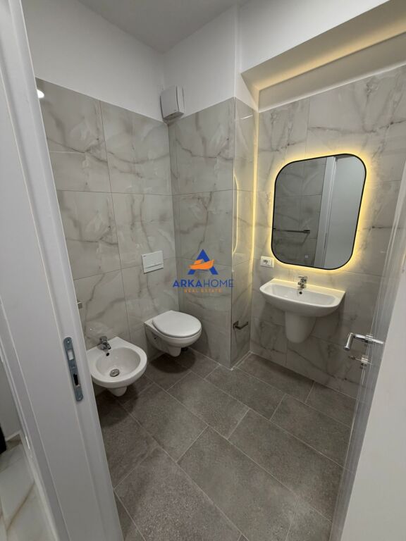 JEPET ME QERA APARTAMENT "TEK AURA,LAPRAKE" 420 EURO