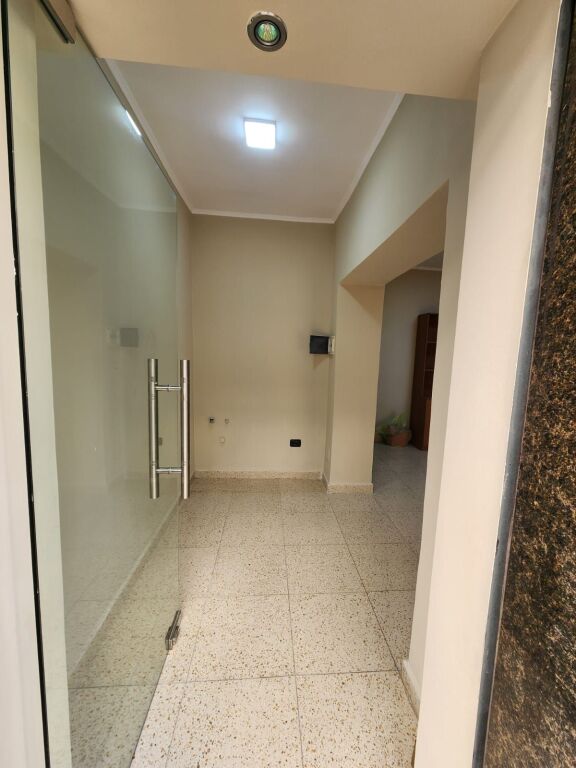 📍 Jepet dyqan me qera pranë Gjykatës së Durrësit