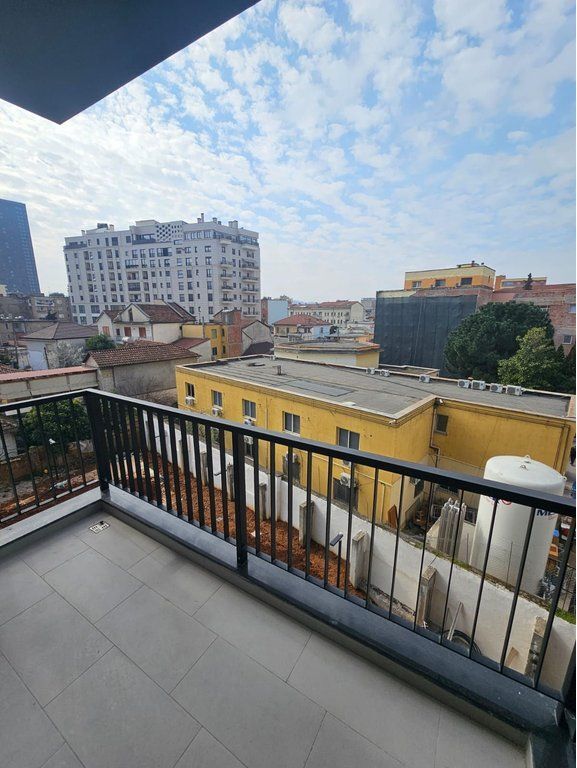 JEPET ME QERA APARTAMENT 2+1+2 TEK RRUGA BARRIKADAVE