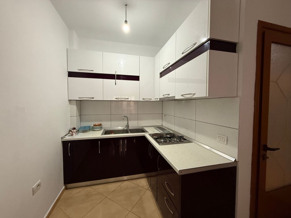 Appartamento - In Affitto - Yzberisht