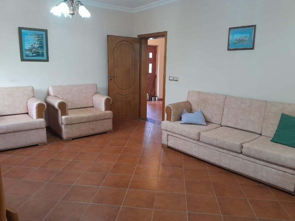 Shtepi private me oborr Vlore