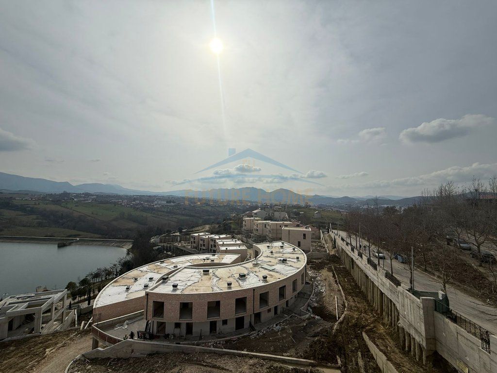 Shitet , Vile , Swan Lake Residence , Farke