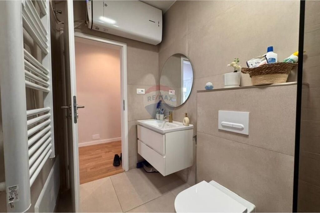 WE SELL A COMFORTABLE APARTMENT DRY LAKE!