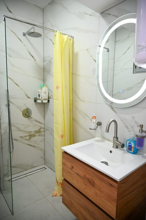 Jepet me qira apartament 1+1