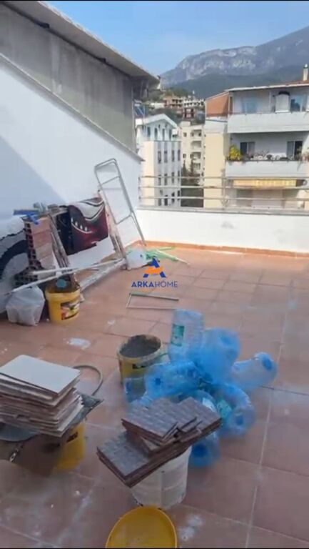 SHITET APARTAMENT 1+1+VERANDE "RRUGA E THESARIT PRANE SHKOLLES 17 NENTORI" 110.000 EURO (I DISKUTUESHEM)