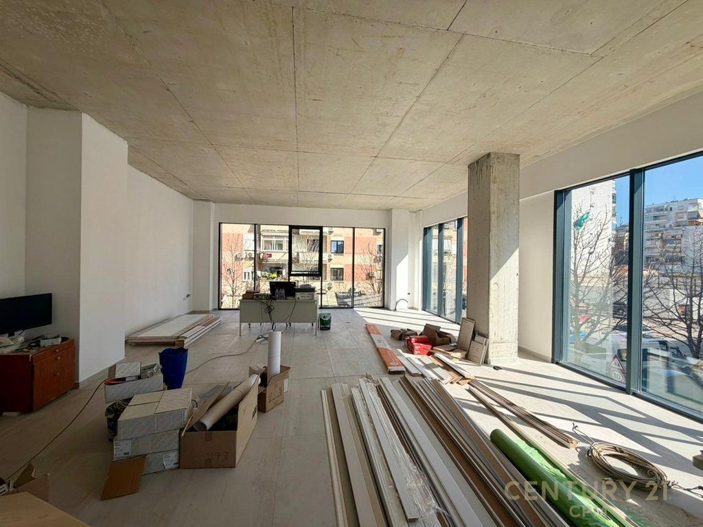 AMBIENT 250 METRA OPEN SPACE BUZE RRUGES BARRIKADAVE PER QIRA!