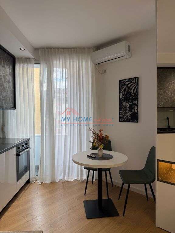 Garsoniere ne shitje prane Kristal Center ne Tirane