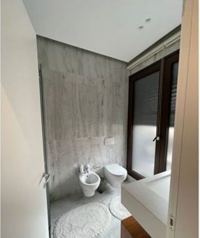 Apartament 2+1+2 me qira në qendër të Tiranës