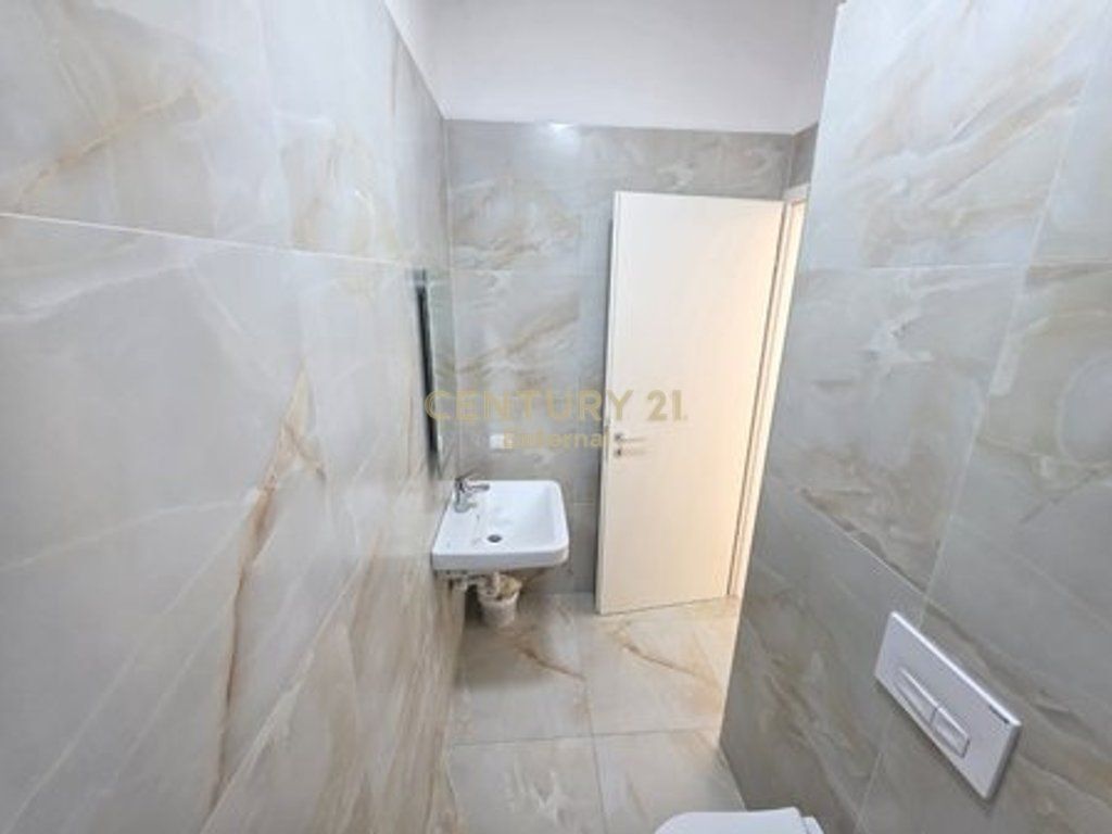 Apartament 2+1 Me Qira në Zonen e 21 Dhjetorit