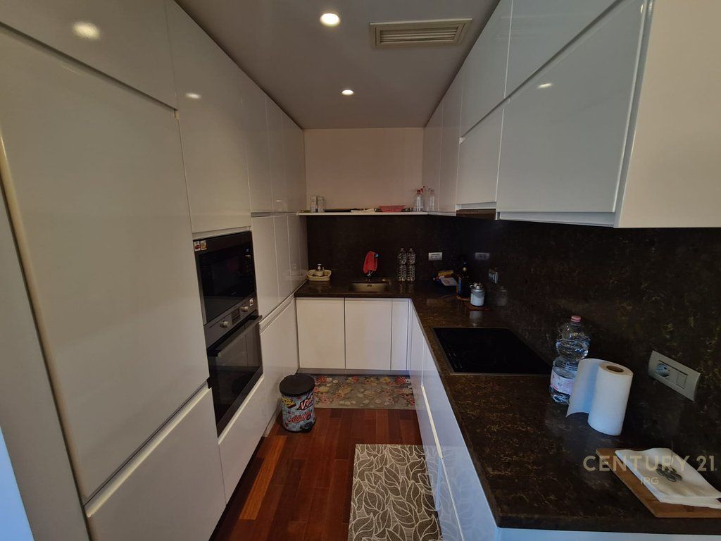 APPARTAMENTO 2+1+2 VICINO ALLA STRADA DI KAVAJË!