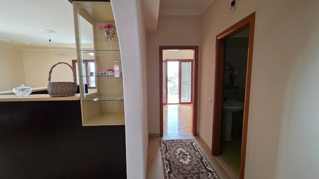 🏡 Apartament 2+1 me Qira – Kat i Dytë i Vilës, Vlorë