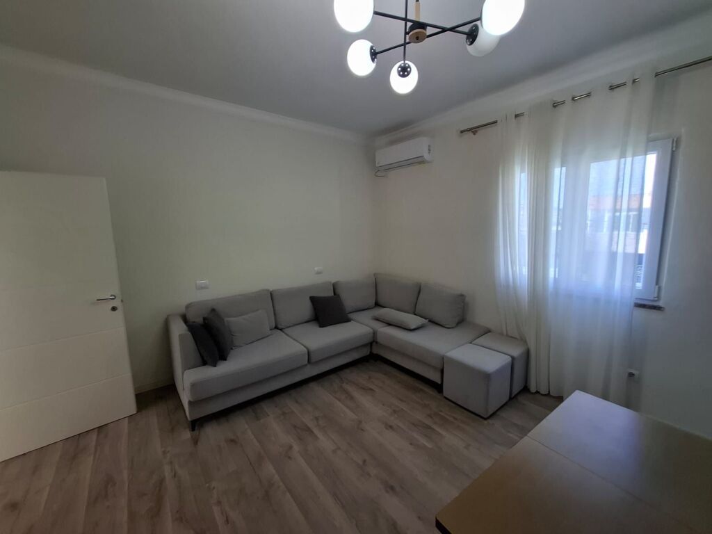 Jepet apartament me qera 1+1