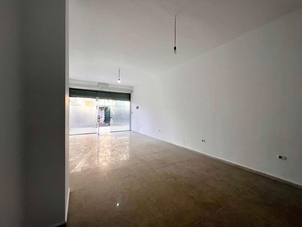 Locale Commerciale in Affitto (114 m²) Open Space 📍 Centro – Black Diamond Hotel | 1.000€/mese | (Selvia, incrocio) | Piano: 0