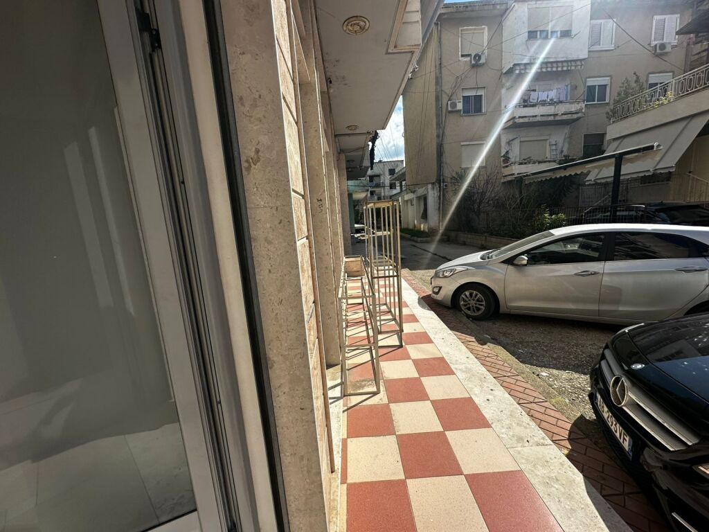 🏢 Dyqan për Shitje – Kali i Trojës, Vlorë