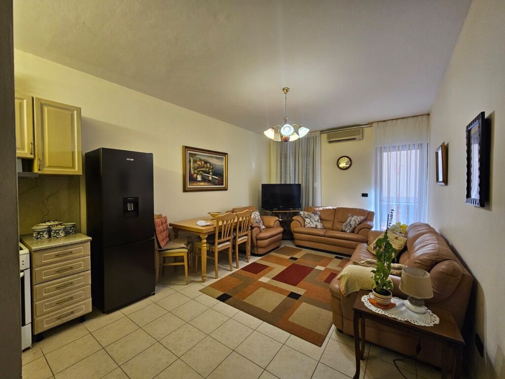 For rent 1+1 PARIS COMMUNE 550 thousand leke