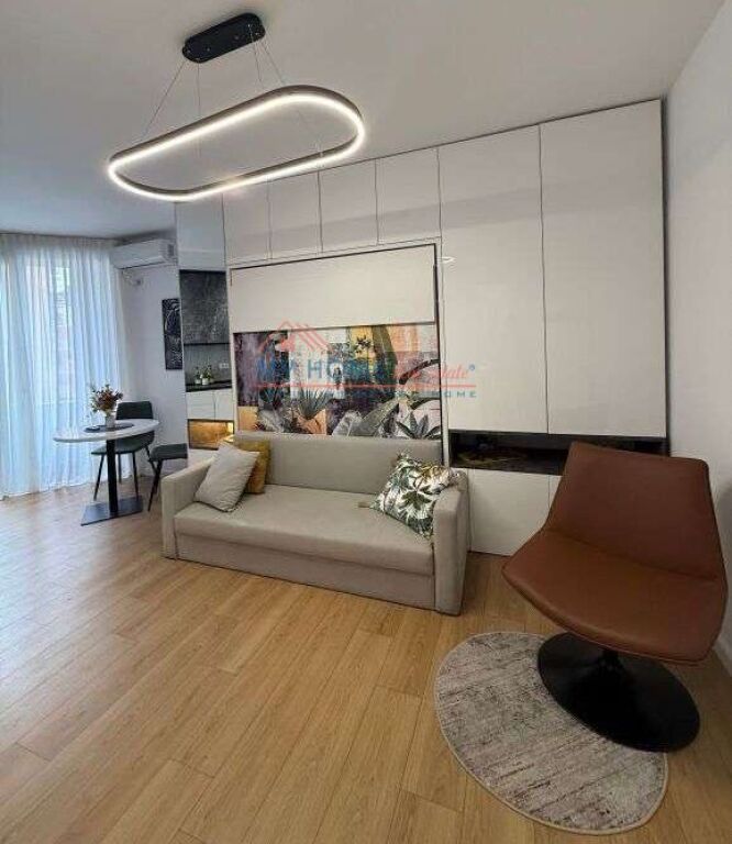 Garsoniere ne shitje prane Kristal Center ne Tirane