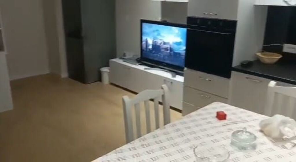 Tirane, jepet me qera apartament 2+1 , 52 m² 600 € (misto mame)
