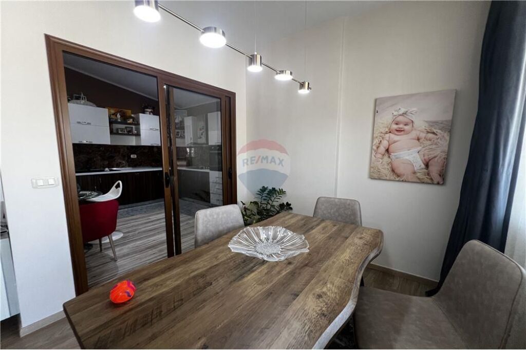 Apartament 2+1 ne shitje ,prane kryqezimit te Rinia , Vlore