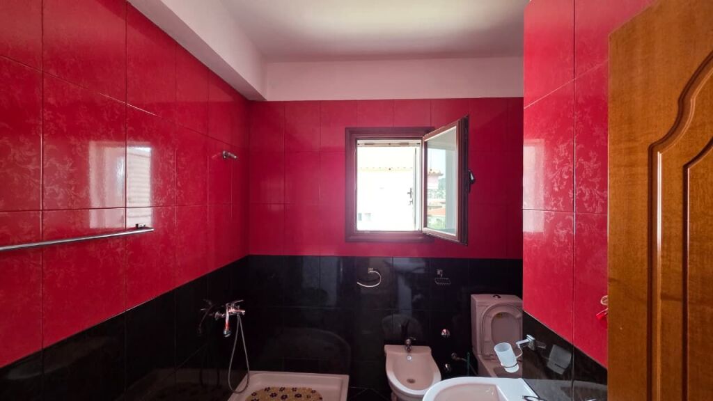 🏡 Apartament 2+1 me Qira – Kat i Dytë i Vilës, Vlorë