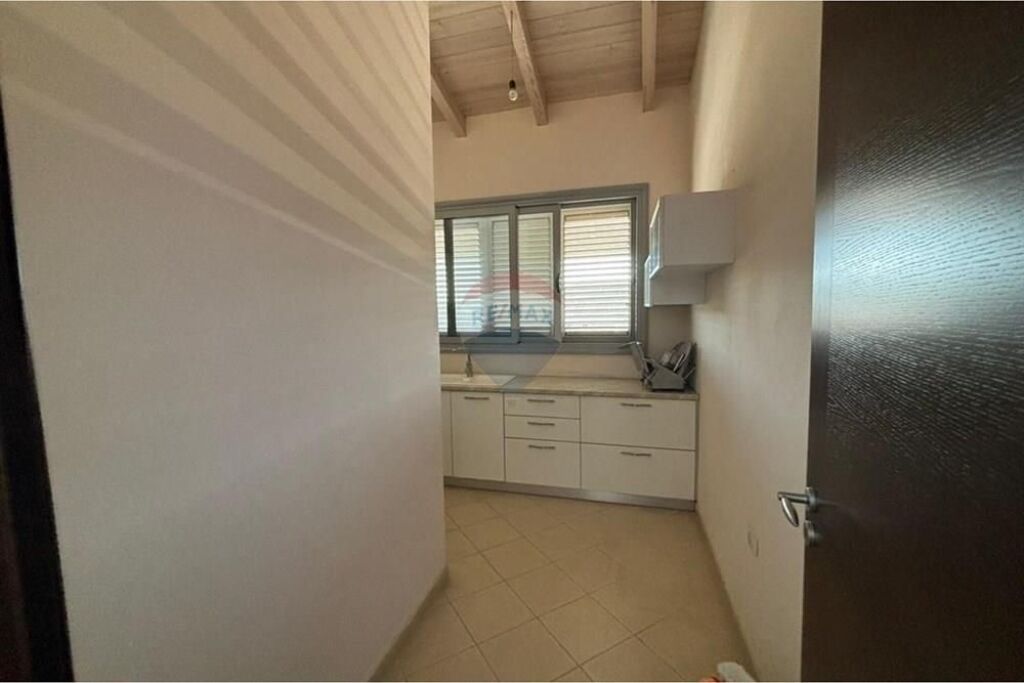 🏡 Vilë 3-Katëshe në Shitje – Llakatund, Vlorë