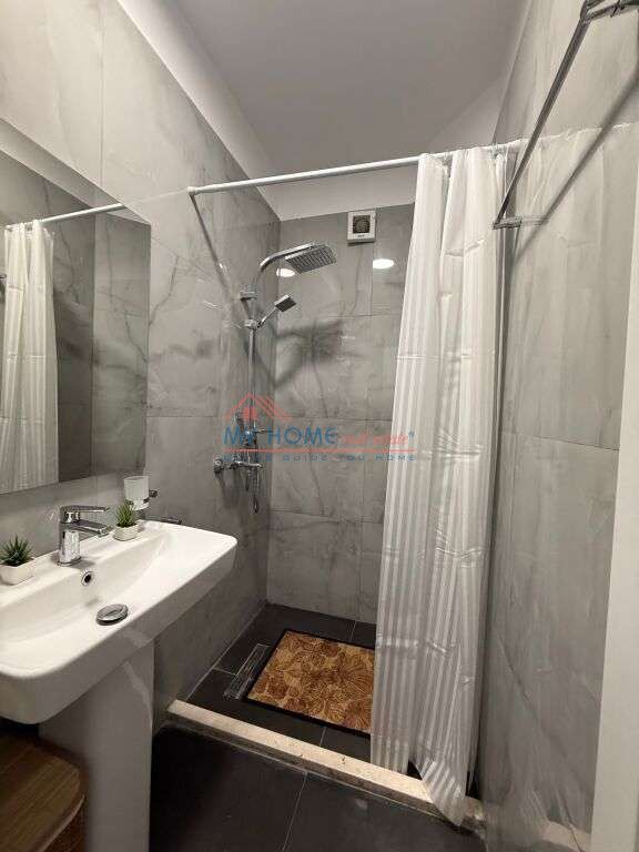 Garsoniere ne shitje prane Kristal Center ne Tirane