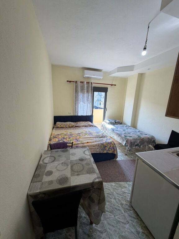 Shiten 2 super apartamente dhe 2 garzoniere ne zonen e golemit