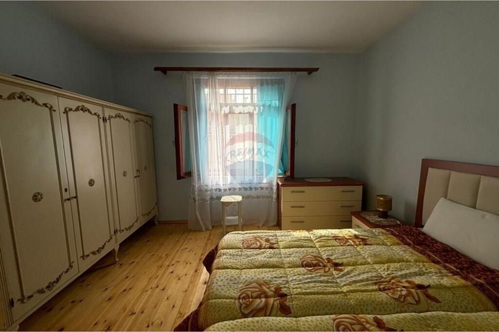 Shtepi private me qera , prane Halim Xhelo