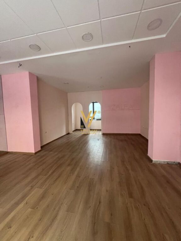 AFFITTASI NEGOZIO 50 M2 VICINO AL GIARDINO ZOOLOGICO 55.000 LEKE