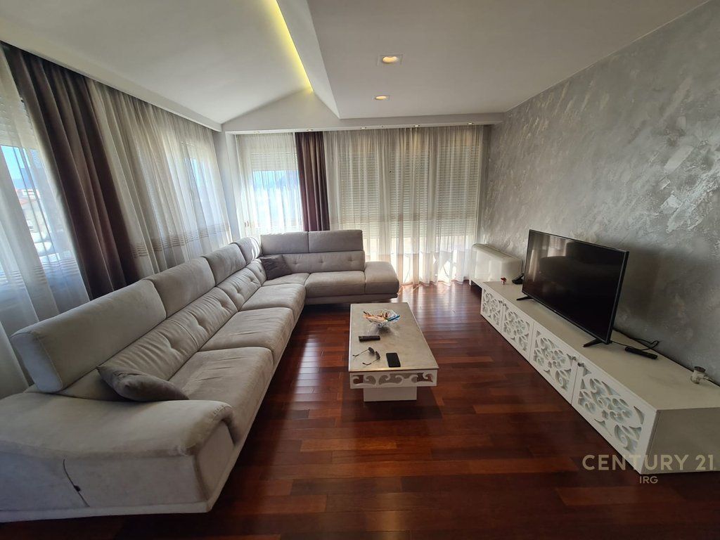 APPARTAMENTO 2+1+2 VICINO ALLA STRADA DI KAVAJË!